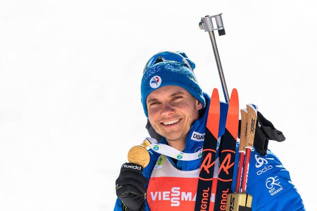 210214 Emilien Jacquelin of France gold celebrates as he poses for a picture after the Men s 12,5 km Pursuit during the IBU Biathlon World Championships on February 14, 2021 in Pokljuka Photo Joel Marklund PICTURE AGENCY code JM JM0074 bbeng biathlon biathlon biathlon biathlon world cup world championships biathlon world championships pursuit hunt start france cheers,  Copyright: JOELxMARKLUND BB210214JM085