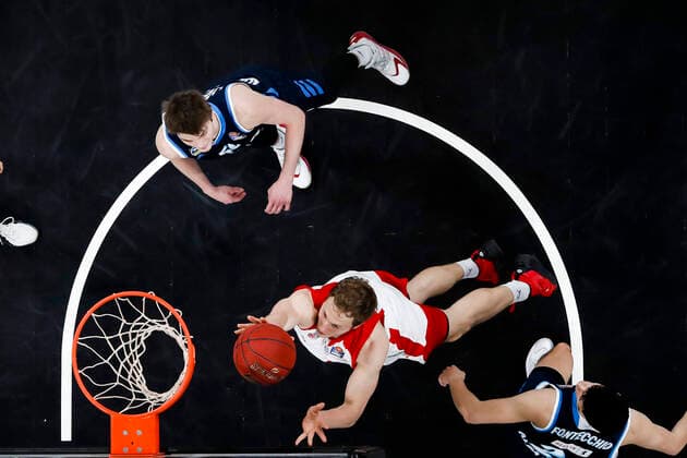 center Christian Sengfelder Brose Bamberg, 43 left Ben Lammers Alba Berlin, 50 right Simone Fontecchio Alba Berlin, 20 Brose Bamberg Alba Berlin easyCredit BBL Basketball Bundesliga Basketball Season 2020 21 19 Matchday, 14 02 2021 Bamberg, Brose Arena Copyright: DanielxLöb