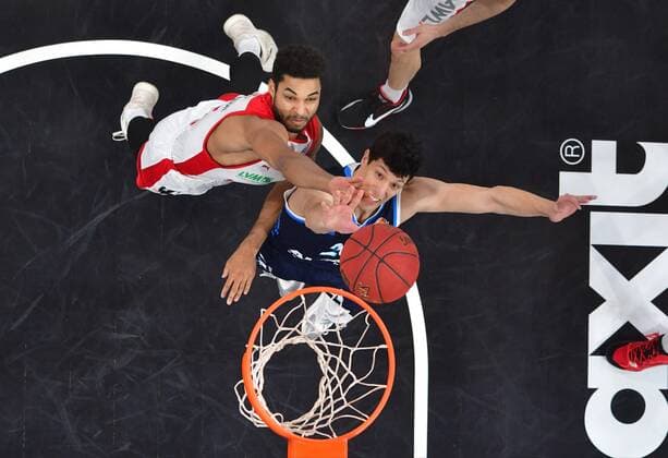 BAMBERG 14 02 2021 Basketball easycredit 1 Basketball Bundesliga 19 matchday Brose Bamberg vs Alba Berlin Simone Fontecchio 20, Alba Berlin throws against Kenneth Ogbe 25, Brose Bamberg photo Hans Martin Issler isslerimages Brose Bamberg vs Alba Berlin