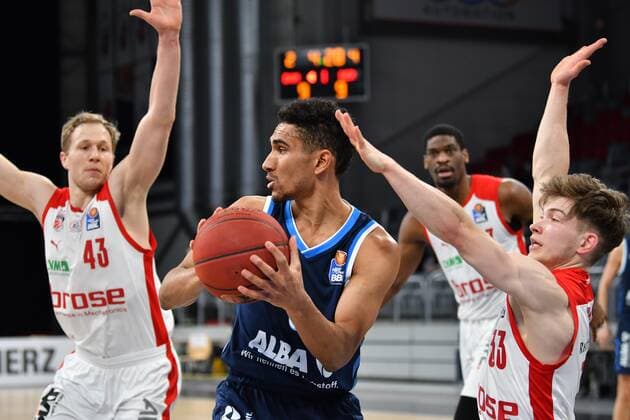 BAMBERG 14 02 2021 basketball easycredit 1 basketball Bundesliga 19 matchday Brose Bamberg vs Alba Berlin Maodo Lo 0, Alba Berlin vs Bennet Hundt 33, Brose Bamberg and Christian Sengfelder 43, Brose Bamberg photo Hans Martin Issler isslerimages Brose Bamberg vs Alba Berlin