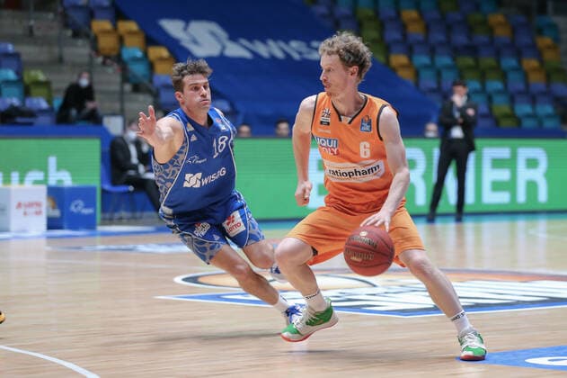 Basketball Bundesliga,Fraport Skyliners ratiopharm Ulm,2021 02 14,GER, im Rahon Joe, Fraport Skyliners, 18 ,Guenther Per, ratiopharm Ulm, 6 , ,Eibner Pressefoto Uli Scherbaum Fraport Skyliners ratiopharm Ulm Frankfurt Copyright: xEibner-Pressefoto UlrichxScherbaumx EP_usm