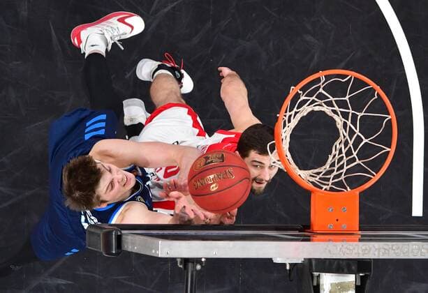 BAMBERG 14 02 2021 Basketball easycredit 1 Basketball Bundesliga 19 matchday Brose Bamberg vs Alba Berlin Ben Lammers 50, Alba Berlin throws against David Kravish 45, Brose Bamberg photo Hans Martin Issler isslerimages Brose Bamberg vs Alba Berlin