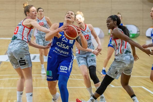 Klaudia Grudzien 23, GISA Lions SV Halle sets up GISA Lions SV Halle vs TSV 1880 Wasserburg Basketball 1 Bundesliga ERDGAS Sportarena Halle Saale 14 02 2021 Photo Holger John Sachsen Anhalt Germany ERDGAS Sportarena Halle Saale