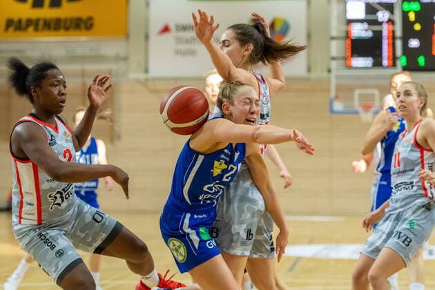 Darien Huff 02, GISA Lions SV Halle is blocked GISA Lions SV Halle vs TSV 1880 Wasserburg Basketball 1 Bundesliga ERDGAS Sportarena Halle Saale 14 02 2021 Photo Holger John Sachsen Anhalt Germany ERDGAS Sportarena Halle Saale