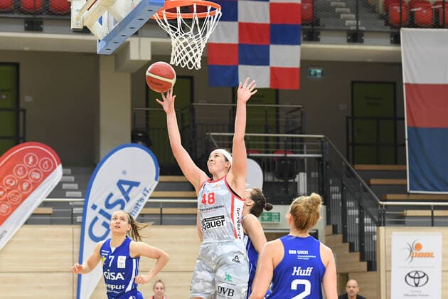 Halle, Germany 14 February 2021 1 BBL Women 2020 2021 Gisa Lions SV Halle vs TSV Wasserburg v li Laura Schinkel Halle , Anne Zipser Wasserburg and Darien Huff Halle Erdgas Sportarena Sachsen Anhalt Copyright: xFotostandx xxBallaschx