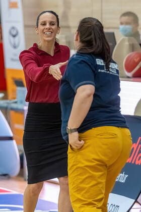 Sidney Marie Parsons Head Coach, Wasserburg welcomes Sandra Rosanke Head Coach, GISA Lions SV Halle GISA Lions SV Halle vs TSV 1880 Wasserburg Basketball 1 Bundesliga ERDGAS Sportarena Halle Saale 14 02 2021 Photo Holger John Sachsen Anhalt Germany ERDGAS Sportarena Halle Saale