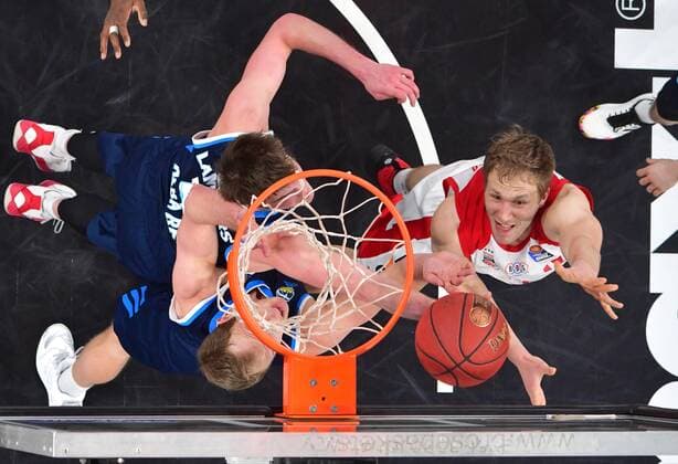 BAMBERG 14 02 2021 Basketball easycredit 1 Basketball Bundesliga 19 matchday Brose Bamberg vs Alba Berlin Christian Sengfelder 43, Brose Bamberg throws against Luke Sikma 43, Alba Berlin and Ben Lammers 50, Alba Berlin photo Hans Martin Issler isslerimages Brose Bamberg vs Alba Berlin