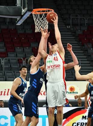 BAMBERG 14 02 2021 Basketball easycredit 1 Basketball Bundesliga 19 Matchday Brose Bamberg vs Alba Berlin Christian Sengfelder 43, Brose Bamberg throws against Luke Sikma 43, Alba Berlin Photo Hans Martin Issler isslerimages Brose Bamberg vs Alba Berlin