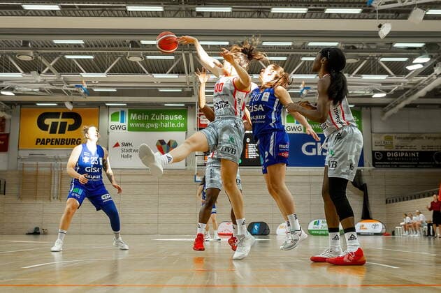 Barbora Kasparkowa 10, GISA Lions SV Halle vs Margaret Emily Mulligan Wasserburg GISA Lions SV Halle vs TSV 1880 Wasserburg Basketball 1 Bundesliga ERDGAS Sportarena Halle Saale 14 02 2021 Photo Holger John Sachsen Anhalt Germany ERDGAS Sportarena Halle Saale