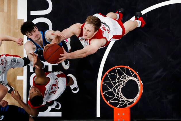 Rebound Christian Sengfelder Brose Bamberg, 43 top left Simone Fontecchio Alba Berlin, 20 bottom left Devon Hall Brose Bamberg, 22 Brose Bamberg Alba Berlin easyCredit BBL Basketball Bundesliga Basketball Season 2020 21 19 Matchday, 14 02 2021 Bamberg, Brose Arena Copyright: DanielxLöb