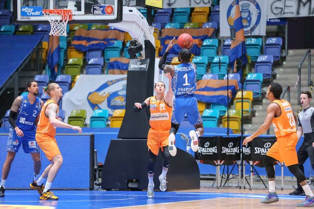 Basketball Bundesliga,Fraport Skyliners ratiopharm Ulm,2021 02 14,GER, im Klepeisz Thomas, ratiopharm Ulm, 22 , Mobley Matt, Fraport Skyliners, 1 , ,Eibner Pressefoto Uli Scherbaum Fraport Skyliners ratiopharm Ulm Frankfurt Copyright: xEibner-Pressefoto UlrichxScherbax EP_usm