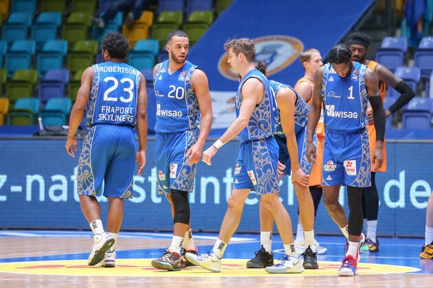 Basketball Bundesliga,Fraport Skyliners ratiopharm Ulm,2021 02 14,GER, in the players of Fraport Skyliners, ,Eibner Pressefoto Uli Scherbaum Fraport Skyliners ratiopharm Ulm Frankfurt Copyright: xEibner-Pressefoto UlrichxScherbax EP_usm