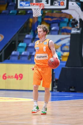 Basketball Bundesliga,Fraport Skyliners ratiopharm Ulm,2021 02 14,GER, im Guenther Per, ratiopharm Ulm, 6 , Action,Single,Freisteller,mit Ball, ,Eibner Pressefoto Uli Scherbaum Fraport Skyliners ratiopharm Ulm Frankfurt Copyright: xEibner-Pressefoto UlrichxScherbax EP_usm
