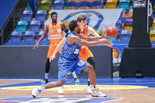 Basketball Bundesliga,Fraport Skyliners ratiopharm Ulm,2021 02 14,GER, im Robertson Quantez, Fraport Skyliners, 23 ,Philipps Christoph, ratiopharm Ulm, 10 , ,Eibner Pressefoto Uli Scherbaum Fraport Skyliners ratiopharm Ulm Frankfurt Copyright: xEibner-Pressefoto UlrichxScherbax EP_usm