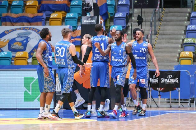 Basketball Bundesliga,Fraport Skyliners ratiopharm Ulm,2021 02 14,GER, in the players of Fraport Skyliners, ,Eibner Pressefoto Uli Scherbaum Fraport Skyliners ratiopharm Ulm Frankfurt Copyright: xEibner-Pressefoto UlrichxScherbax EP_usm