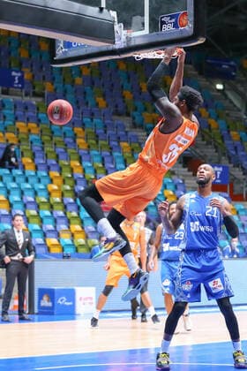 Basketball Bundesliga,Fraport Skyliners ratiopharm Ulm,2021 02 14,GER, im Holman Aric, ratiopharm Ulm, 35 , Murphy Kamari, Fraport Skyliners, 21 , ,Eibner Pressefoto Uli Scherbaum Fraport Skyliners ratiopharm Ulm Frankfurt Copyright: xEibner-Pressefoto UlrichxScherbax EP_usm