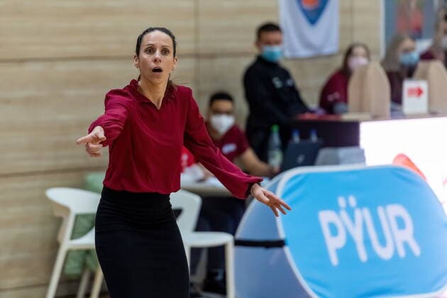 Sidney Marie Parsons Head Coach, Wasserburg gives instructions GISA Lions SV Halle vs TSV 1880 Wasserburg Basketball 1 Bundesliga ERDGAS Sportarena Halle Saale 14 02 2021 Photo Holger John Sachsen Anhalt Germany ERDGAS Sportarena Halle Saale