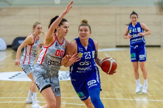 Klaudia Grudzien 23, GISA Lions SV Halle vs Margaret Emily Mulligan Wasserburg GISA Lions SV Halle vs TSV 1880 Wasserburg Basketball 1 Bundesliga ERDGAS Sportarena Halle Saale 14 02 2021 Photo Holger John Sachsen Anhalt Germany ERDGAS Sportarena Halle Saale