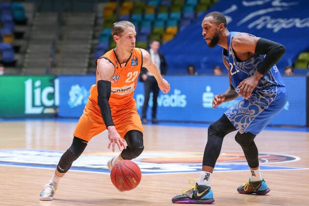 Basketball Bundesliga,Fraport Skyliners ratiopharm Ulm,2021 02 14,GER, im Klepeisz Thomas, ratiopharm Ulm, 22 , Robertson Quantez, Fraport Skyliners, 23 , ,Eibner Pressefoto Uli Scherbaum Fraport Skyliners ratiopharm Ulm Frankfurt Copyright: xEibner-Pressefoto UlrichxScherbaumx EP_usm