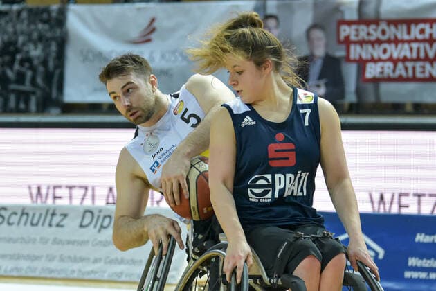RBBL RSV Lahn Dill BBC Muensterland, 14 02 21 Simon Brown 5 RSV Lahn Dill , Anna Lena Hennig 7 BBC Muensterland Rittal Arena, Wetzlar, 14 02 21 Copyright: xBEAUTIFULxSPORTS Roeczeyx