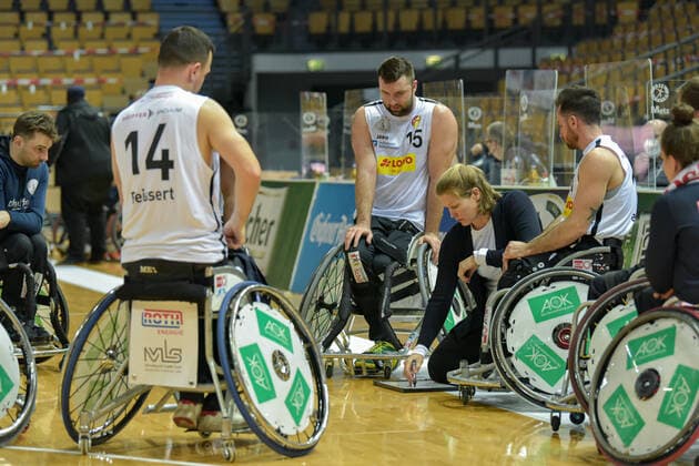 RBBL RSV Lahn Dill BBC Muensterland, 14 02 21 Janet Zeltiger gives new tactical guidelines during timeout Michael Auprince 15 RSV Lahn Dill , Steve Serio 11 RSV Lahn Dill , Mark Beissert 14 RSV Lahn Dill , Simon Brown 5 RSV Lahn Dill , Rittal Arena, Wetzlar, 14 02 21 Copyright: xBEAUTIFULxSPORTS Roeczeyx