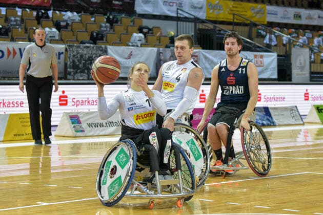 RBBL RSV Lahn Dill BBC Muensterland, 14 02 21 Catharina Weiss 10 RSV Lahn Dill , Dominik Mohsler 4 RSV Lahn Dill , Mattijs Bellers 11 BBC Muensterland Rittal Arena, Wetzlar, 14 02 21 Copyright: xBEAUTIFULxSPORTS Roeczeyx