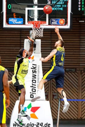19 Matchday of the easyCredit BBL Basketball Bundesliga at Oberfrankenhalle in Bayreuth Bavaria Germany Season 2020 2021 Medi Bayreuth vs EWE Baskets Oldenburg Dererk Pardon Medi Bayreuth 0 left Keith Hornsby EWE Baskets Oldenburg 4 right