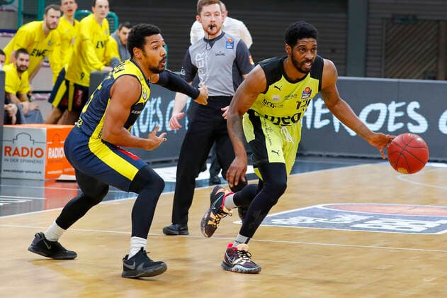 19 Matchday of the easyCredit BBL Basketball Bundesliga at Oberfrankenhalle in Bayreuth Bavaria Germany Season 2020 2021 Medi Bayreuth vs EWE Baskets Oldenburg Lazeric Jones Medi Bayreuth 12 right Phil Pressey EWE Baskets Oldenburg 25 left