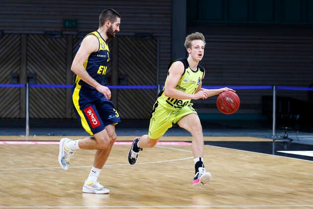 19 Matchday of the easyCredit BBL Basketball Bundesliga at Oberfrankenhalle in Bayreuth Bavaria Germany Season 2020 2021 Medi Bayreuth vs EWE Baskets Oldenburg Nico Wenzl Medi Bayreuth 2 right Braydon Hobbs EWE Baskets Oldenburg 3 left