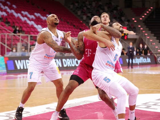 James Thompson IV Telekom Baskets Bonn vs David Brembley, Sergio Kerusch Syntainics MBC easyCredit BBL 1 Bundesliga , Season 2020 2021 , Matchday 19