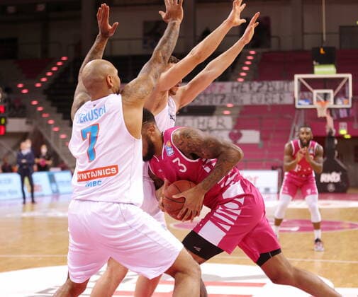 With his head through the wall James Thompson IV Telekom Baskets Bonn vs Syntainics MBC easyCredit BBL 1 Bundesliga , season 2020 2021 , Matchday 19