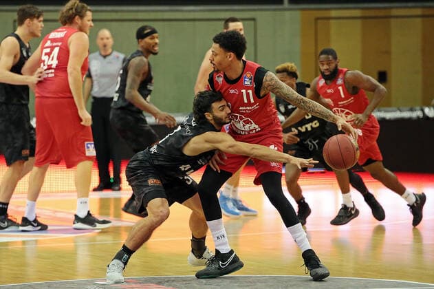 14 02 2021, xovx, Basketball BBL, JobStairs Giessen 46ers Hamburg Towers v l Maximilian DiLeo Hamburg Towers , Diante Garrett Giessen 46ers Giessen Sporthalle Giessen Ost Hessen Germany EN