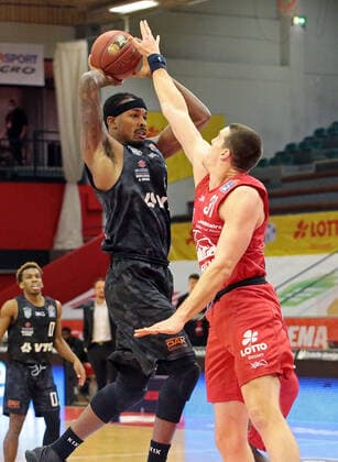 14 02 2021, xovx, Basketball BBL, JobStairs Giessen 46ers Hamburg Towers v l Terry Allen Hamburg Towers , Scottie James Jr Giessen 46ers Giessen Sporthalle Giessen Ost Hessen Germany EN