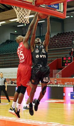 14 02 2021, xovx, Basketball BBL, JobStairs Giessen 46ers Hamburg Towers v l Brandon Bowman Giessen 46ers , Zac Cuthbertson Hamburg Towers Giessen Sporthalle Giessen Ost Hessen Germany EN