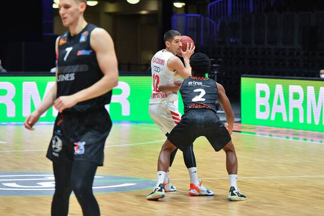 Chemnitz, Germany 14 February 2021 BBL 2020 2021 Niners Chemnitz vs FC Bayern Muenchen v li in duel Diego Flaccadori Bayern , Harris Terrell Chemnitz , Copyright: xFotostandx xDostmannx