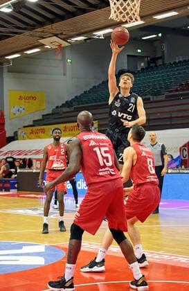 14 02 2021, xovx, Basketball BBL, JobStairs Giessen 46ers Hamburg Towers v l Isaac Hamilton Giessen 46ers , Brandon Bowman Giessen 46ers , Justus Hollatz Hamburg Towers , Alen Pjanic Giessen 46ers Giessen Sporthalle Giessen Ost Hessen Germany EN