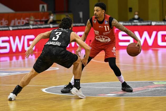 Maximilian Dileo, Diante Garrett Basketball Bundesliga, basketball season 2020 2021, 19 matchday, Germany, easyCredit BBL, Germany, Giessen 46ers, giessen red, men, jobstairs GIESSEN 46ers Hamburg Towers, men, Hamburg black