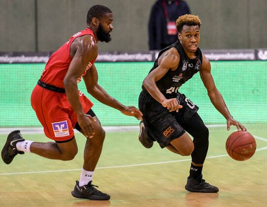 T J Shorts, Jonathan Stark Basketball Bundesliga, Basketball Season 2020 2021, 19 Spieltag, Germany, easyCredit BBL, Germany, Giessen 46ers, giessen red, Men, Jobstairs GIESSEN 46ers Hamburg Towers, Men, Hamburg black