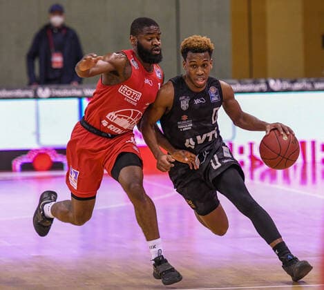 T J Shorts, Jonathan Stark Basketball Bundesliga, Basketball Season 2020 2021, 19 Spieltag, Germany, easyCredit BBL, Germany, Giessen 46ers, giessen red, Men, Jobstairs GIESSEN 46ers Hamburg Towers, Men, Hamburg black
