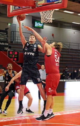 14 02 2021, xovx, Basketball BBL, JobStairs Giessen 46ers Hamburg Towers v l Maik Kotsar Hamburg Towers , John Bryant Giessen 46ers Giessen Sporthalle Giessen Ost Hessen Germany EN
