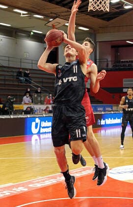14 02 2021, xovx, Basketball BBL, JobStairs Giessen 46ers Hamburg Towers v l Maik Kotsar Hamburg Towers , Alen Pjanic Giessen 46ers Giessen Sporthalle Giessen Ost Hessen Germany EN