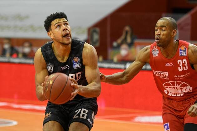 Marvin Ogunsipe, Brandon Thomas Basketball Bundesliga, Basketball season 2020 2021, 19 Spieltag, Germany, easyCredit BBL, Germany, Giessen 46ers, giessen red, men, Jobstairs GIESSEN 46ers Hamburg Towers, men, Hamburg black