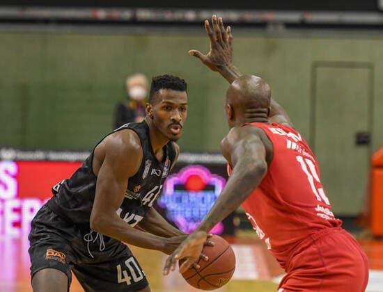 Zac Cuthbertson, Brandon Bowman Basketball Bundesliga, Basketball season 2020 2021, 19 Spieltag, Germany, easyCredit BBL, Germany, Giessen 46ers, giessen red, men, Jobstairs GIESSEN 46ers Hamburg Towers, men, Hamburg black