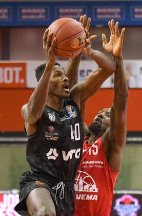 Zac Cuthbertson, Brandon Bowman Basketball Bundesliga, Basketball season 2020 2021, 19 Spieltag, Germany, easyCredit BBL, Germany, Giessen 46ers, giessen red, men, Jobstairs GIESSEN 46ers Hamburg Towers, men, Hamburg black