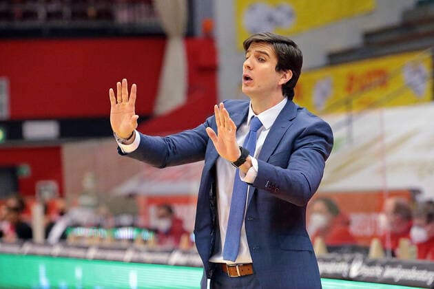 14 02 2021, xovx, Basketball BBL, JobStairs Gießen 46ers Hamburg Towers Head Coach Pedro Calles Hamburg Towers Gießen Sporthalle Gießen Ost Hessen Germany EN