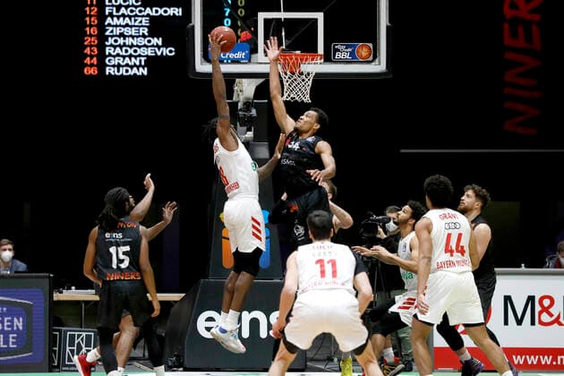 14 02 2021, easyCredit Basketball Bundesliga, BBL, season 2020 2021, men, Chemnitz Niners FC Bayern Munich Basketball Jalen Reynolds, FC Bayern Basketball, George King, Niners Chemnitz Chemnitz Messe Chemnitz Sachsen Germany