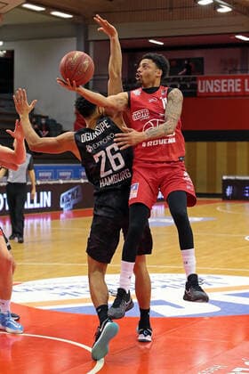 14 02 2021, xovx, Basketball BBL, JobStairs Giessen 46ers Hamburg Towers v l Marvin Ogunsipe Hamburg Towers , Diante Garrett Giessen 46ers Giessen Sporthalle Giessen Ost Hessen Germany EN