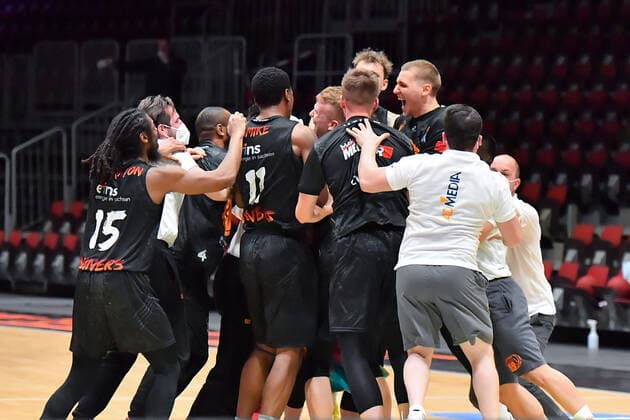 Chemnitz, Germany 14 February 2021 BBL 2020 2021 Niners Chemnitz vs FC Bayern Muenchen Cheers of Niners Chemnitz after 85 83 last second win against FC Bayern Muenchen. Copyright: xFotostandx xDostmannx
