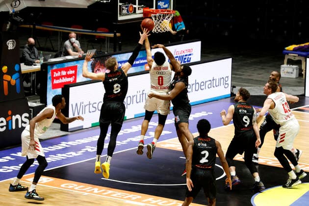 14 02 2021, easyCredit Basketball Bundesliga, BBL, season 2020 2021, men, Chemnitz Niners FC Bayern Munich Basketball Jan Niklas Wimberg, Niners Chemnitz, Nick Weiler Babb, FC Bayern Basketball Chemnitz Messe Chemnitz Sachsen Germany