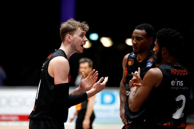 14 02 2021, easyCredit Basketball Bundesliga, BBL, season 2020 2021, men, Chemnitz Niners FC Bayern Munich Basketball Jan Niklas Wimberg, Niners Chemnitz, Terrell Harris, Niners Chemnitz, Isiaha Mike, Niners Chemnitz Chemnitz Fair Chemnitz Saxony Germany